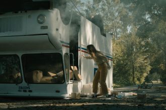 Filme de Terror de 2023 Redefine Invasão Alienígena - No One Will Save You