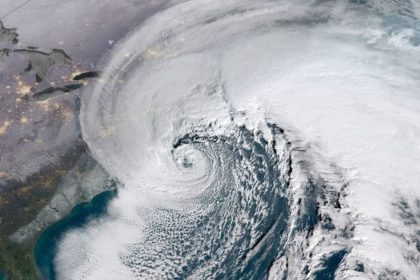 Tempestade Rara Ameaça o Nordeste dos EUA em Setembro - nor'easter