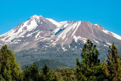 Aventureiros Resgatados Após Planejamento com IA no Monte Shasta - resgate Monte Shasta