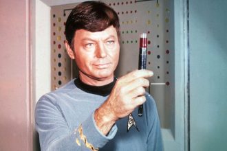 Reviravolta em Star Trek: Kirk enfrenta Almirante Rebelde - Star Trek: Strange New Worlds