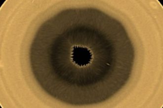 Descoberta Estrutura Decagonal no Polo Sul de Saturno - tempestade decagonal Saturno