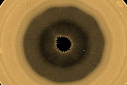 Descoberta Estrutura Decagonal no Polo Sul de Saturno - tempestade decagonal Saturno