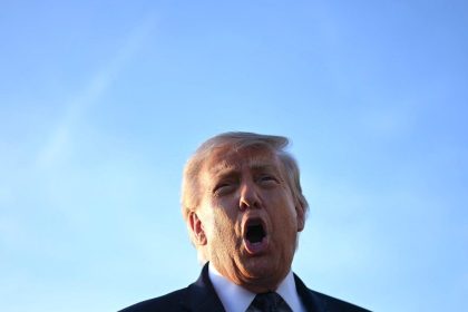 Trump Desafia Críticas à IA: ‘Farsa dos Dumocratas’ - Trump e Inteligência Artificial